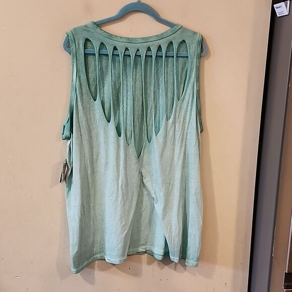 Super cute Torrid top size 3 NWT - Picture 1 of 5